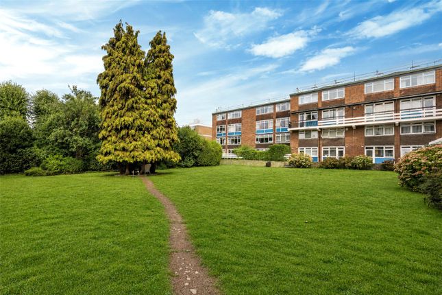 Flat 25, Court Royal,, Carlton Drive, London photo 4