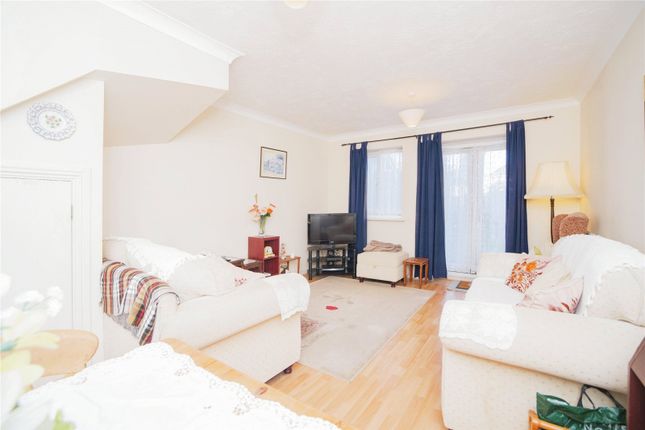 20, Romford photo 3