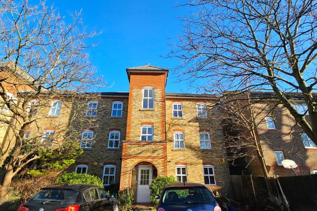 Thumbnail Flat for sale in Stainton Road, Catford