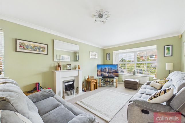 20, Newby Farm Crescent, Scarborough photo 2