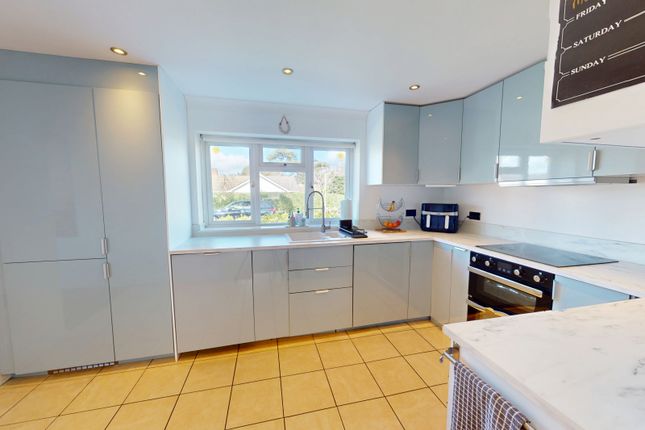 11a Compton Beeches, St. Ives, Ringwood photo 3
