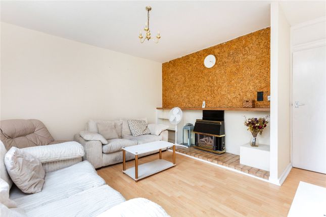 Thumbnail Flat to rent in Winterfold Close, London