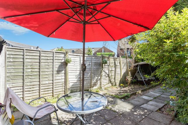 12, Hazelwick Road, West Sussex photo 3