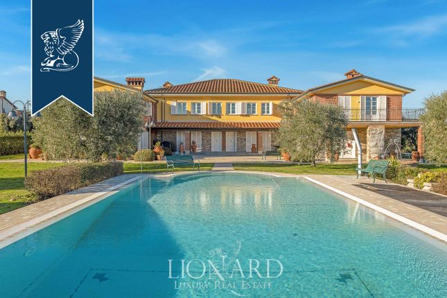 Villa for sale in Montecarlo, Lucca, Toscana