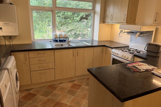 5 Frogmore Court, Blackwater, CAMBERLEY photo 2