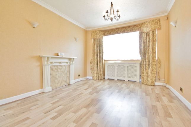 75 Woodland Gardens, Isleworth photo 3