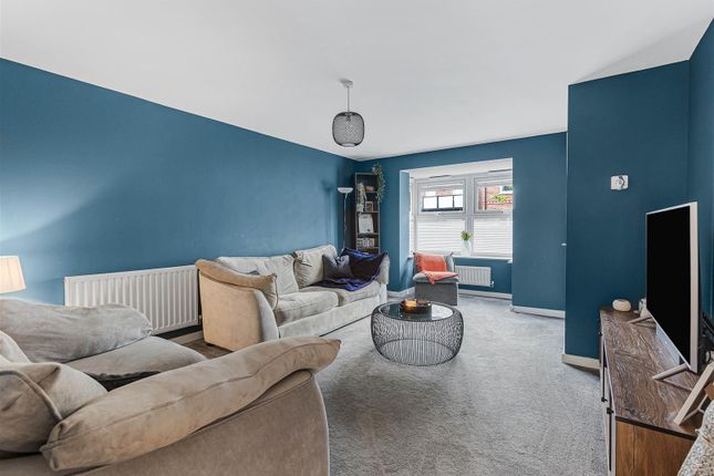 9, Taplow Avenue, Hertford photo 2