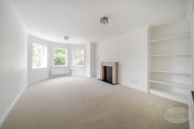 4, Hale Place, Farnham photo 2