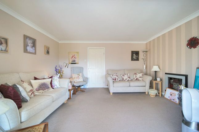 11, Seend Cleeve, Melksham photo 3