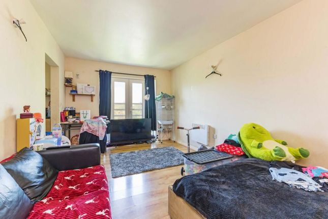 64, Sovereign Heights, Slough photo 3