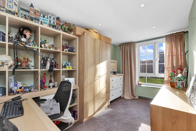 Flat for sale in Frendsbury Road, Brockley, London