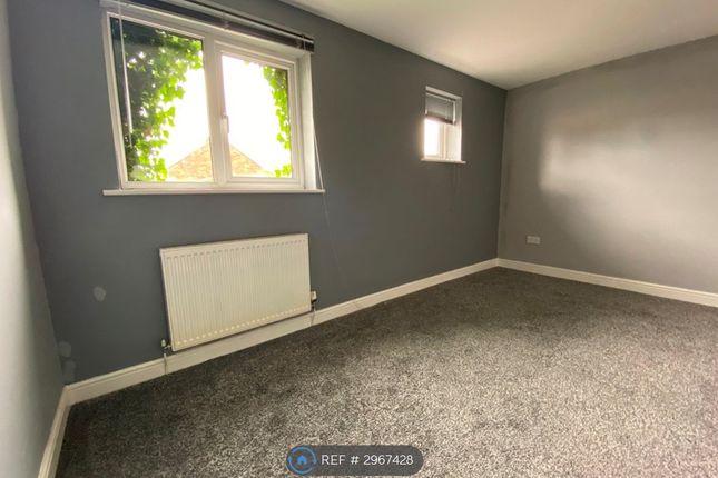 A Canterbury Close, Atherton, Manchester photo 4