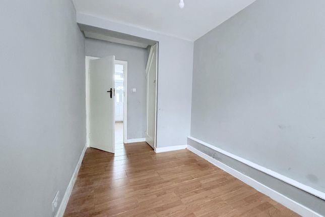 98a, Victoria Road, Ruislip photo 3