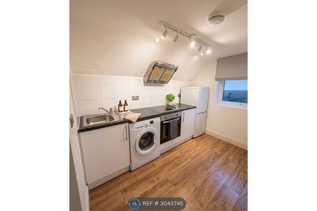 Flat, Gipsy Road, London photo 4