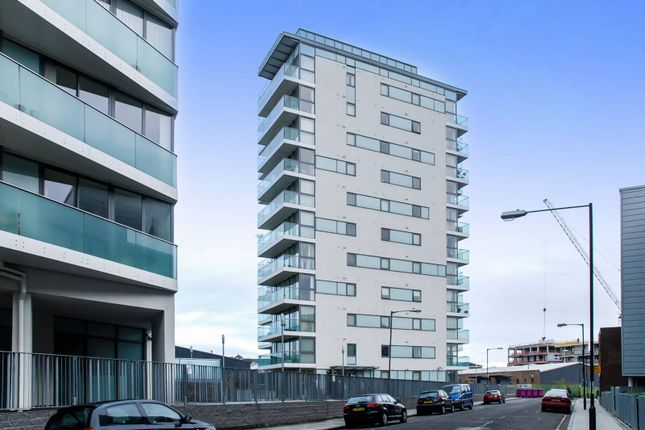 Flat to rent in Abbotts Wharf, Docklands, London
