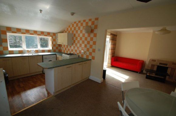 4-bed house on 2, Dennistead Crescent, Leeds, £520/mo