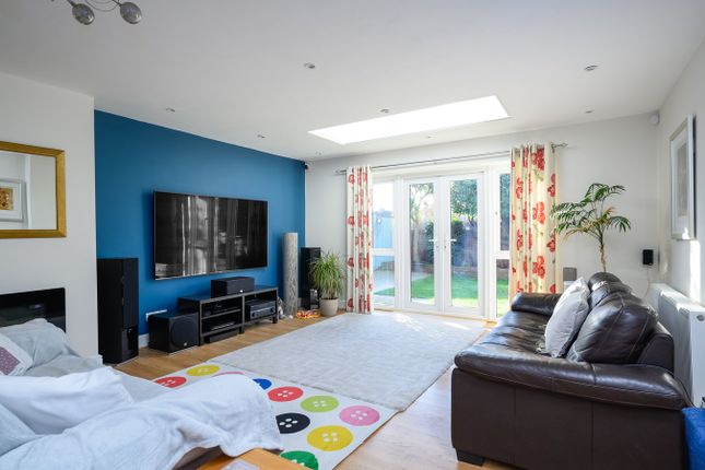 4a, Florence Close, WALTON-ON-THAMES photo 4