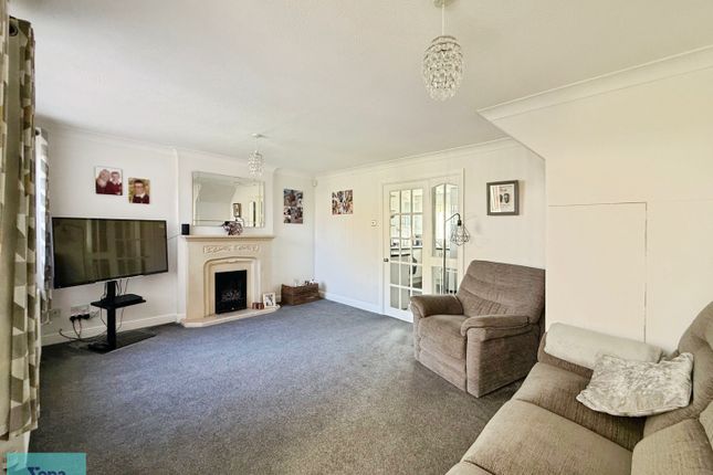 4, Cedar Close, Balby, Doncaster photo 3