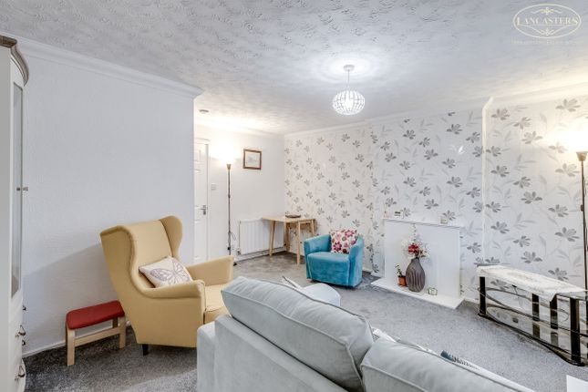 4, Yarrow Grove, Bolton photo 2