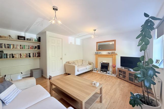 55, Crowswood Drive, Stalybridge photo 3