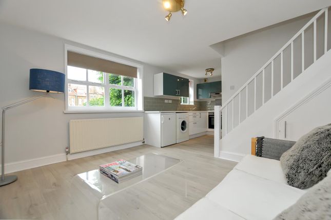 Flat 4, 117, Cazenove Road, London photo 2