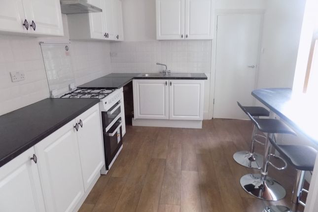 Room 2, 15 Portland Road, Luton photo 3