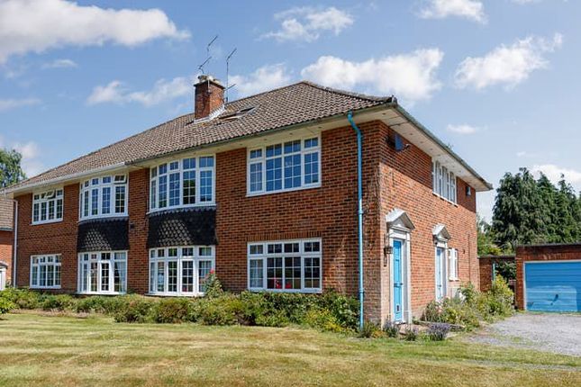 4-bed flat on 24, Kings Close, Lyndhurst, £290,000