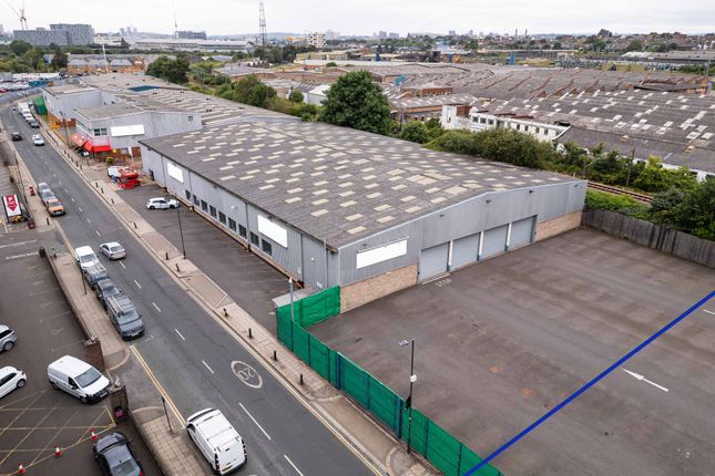 Light industrial to let in Hythe Road, London