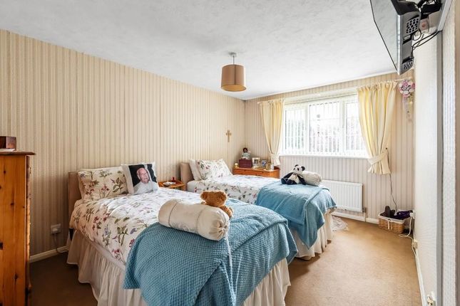 11, St. Johns, North Holmwood photo 5