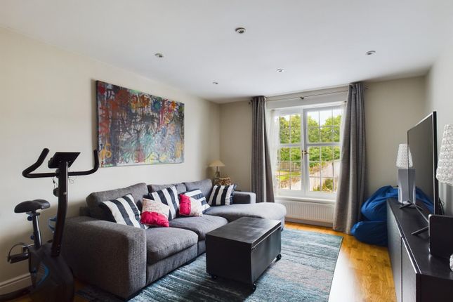 2, Thaxted Place, London photo 4