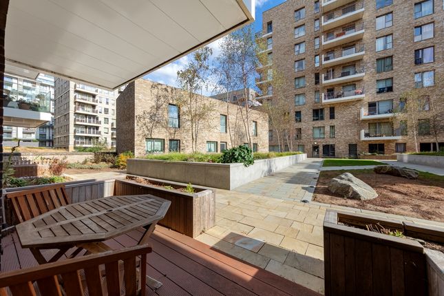 1-bed flat on 118, 27, Chandlers Avenue, Greenwich, £325,000