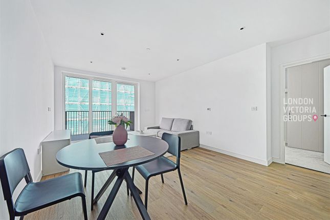 Flat 45, Iris House, 2 Cedrus Avenue, Southall photo 3