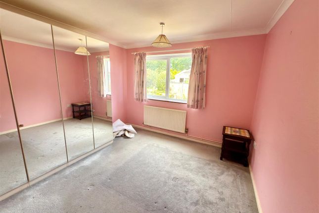14, Mills Drive, Lowestoft photo 4