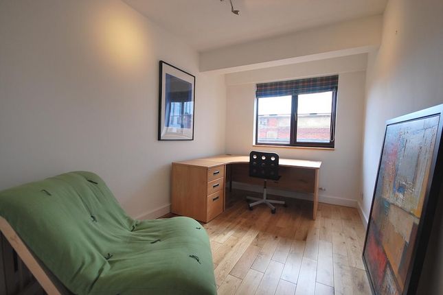 Flat to rent in Dickinson Street, Manchester