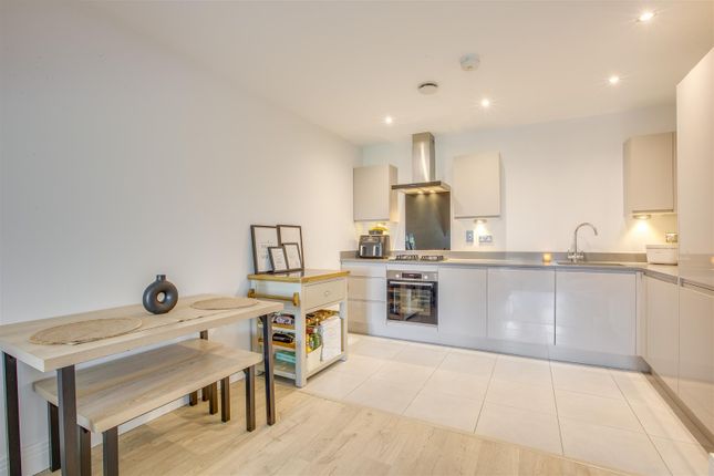 8 The Pines, Amersham Road, High Wycombe photo 4