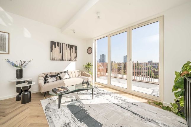 Thumbnail Flat for sale in Arklow Road, London
