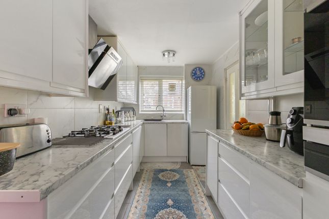 15, Robb Road, Stanmore photo 2