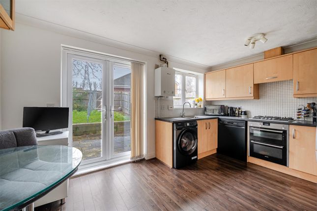40, Rayner Drive, Reading photo 3