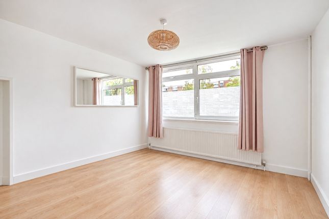 Trafalgar Drive, Surrey photo 4