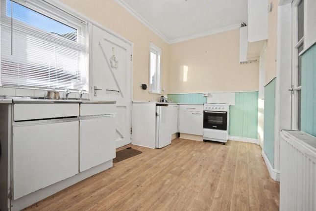 12, Agbrigg Road, West Yorkshire photo 3
