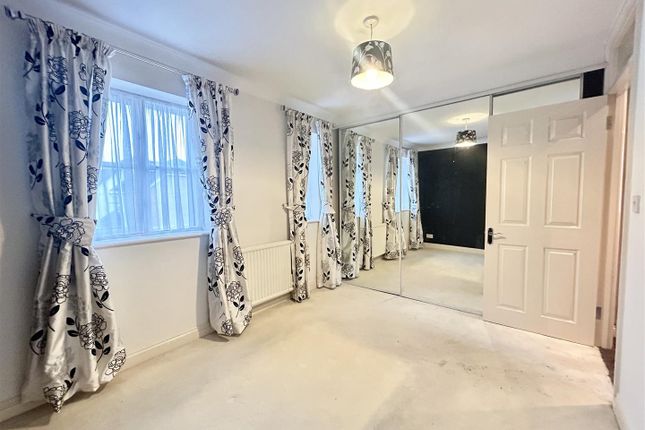106, Aynsley Gardens, Harlow photo 2