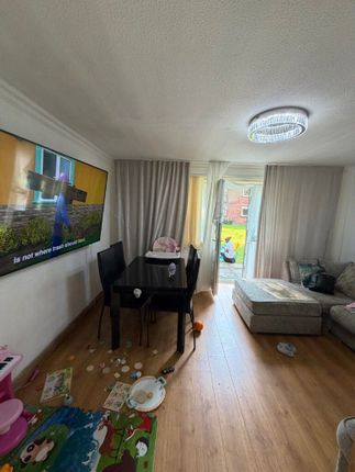 8 Reeves Court, Canterbury Gardens, Salford photo 5