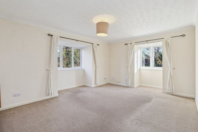 22 Barrington Lodge,, Princes Road, Surrey photo 4