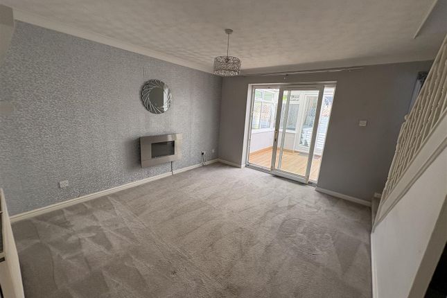 88, Greenfields, Heckmondwike photo 2