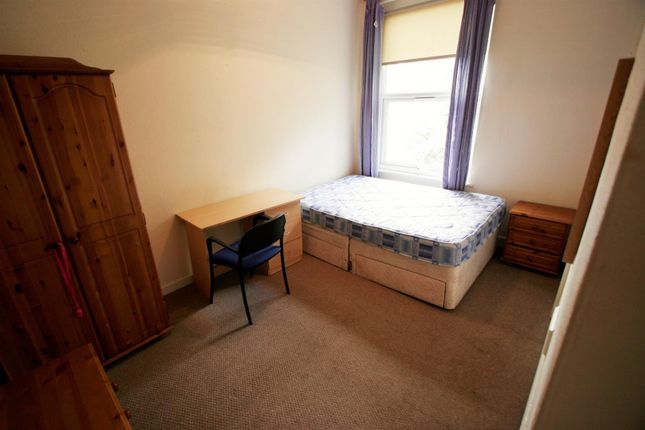 14, Buckingham Mount, Leeds photo 5
