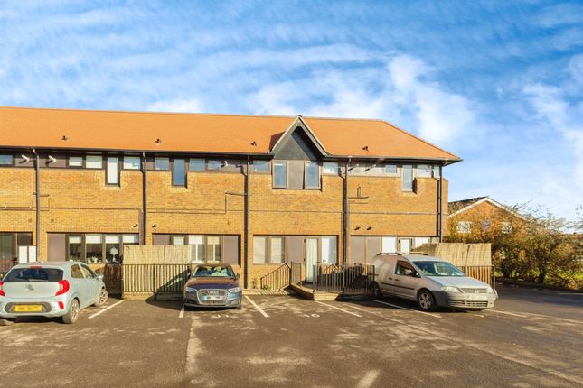 Flat for sale in Oxford Road, Stokenchurch, High Wycombe