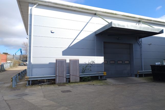 Warehouse to let in Bilton Road, Hitchin