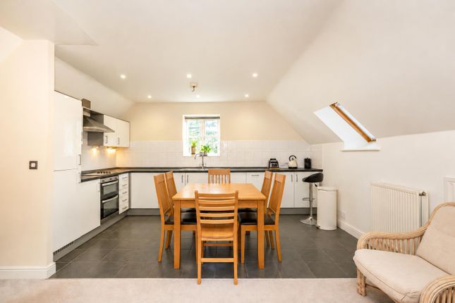 Stretton Close, High Wycombe photo 2