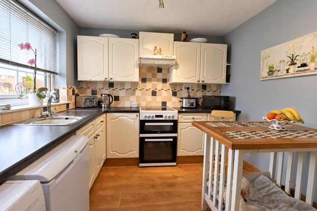 2, Kimberly Foster Close, Torpoint photo 4