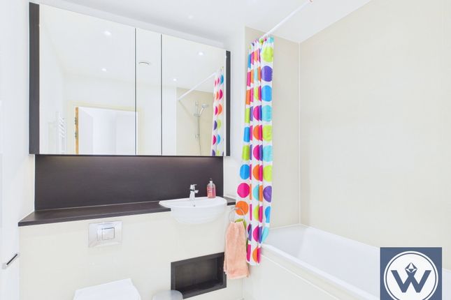 Kingfisher Heights, 2,Flat 157, Bramwell Way, London photo 2